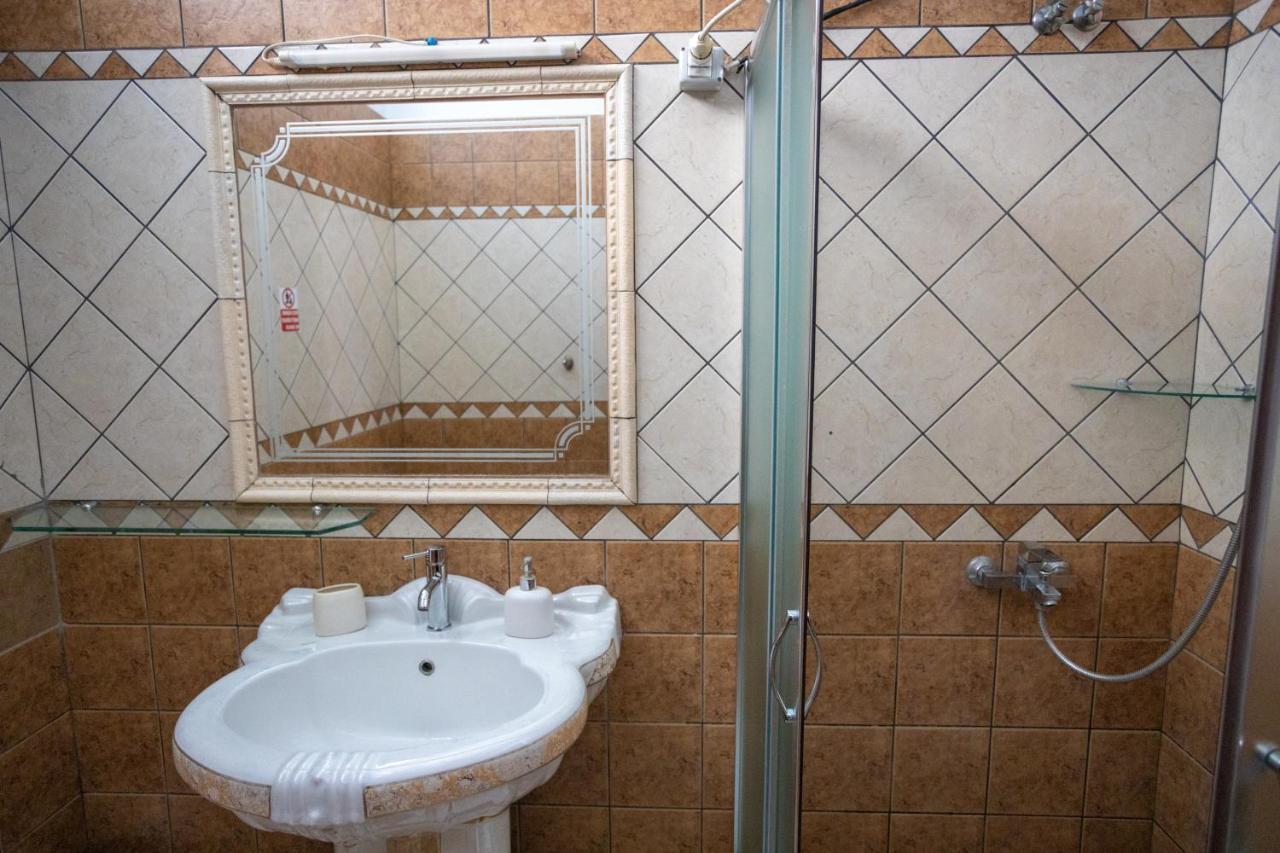 Vila Aulona Vlore Bagian luar foto